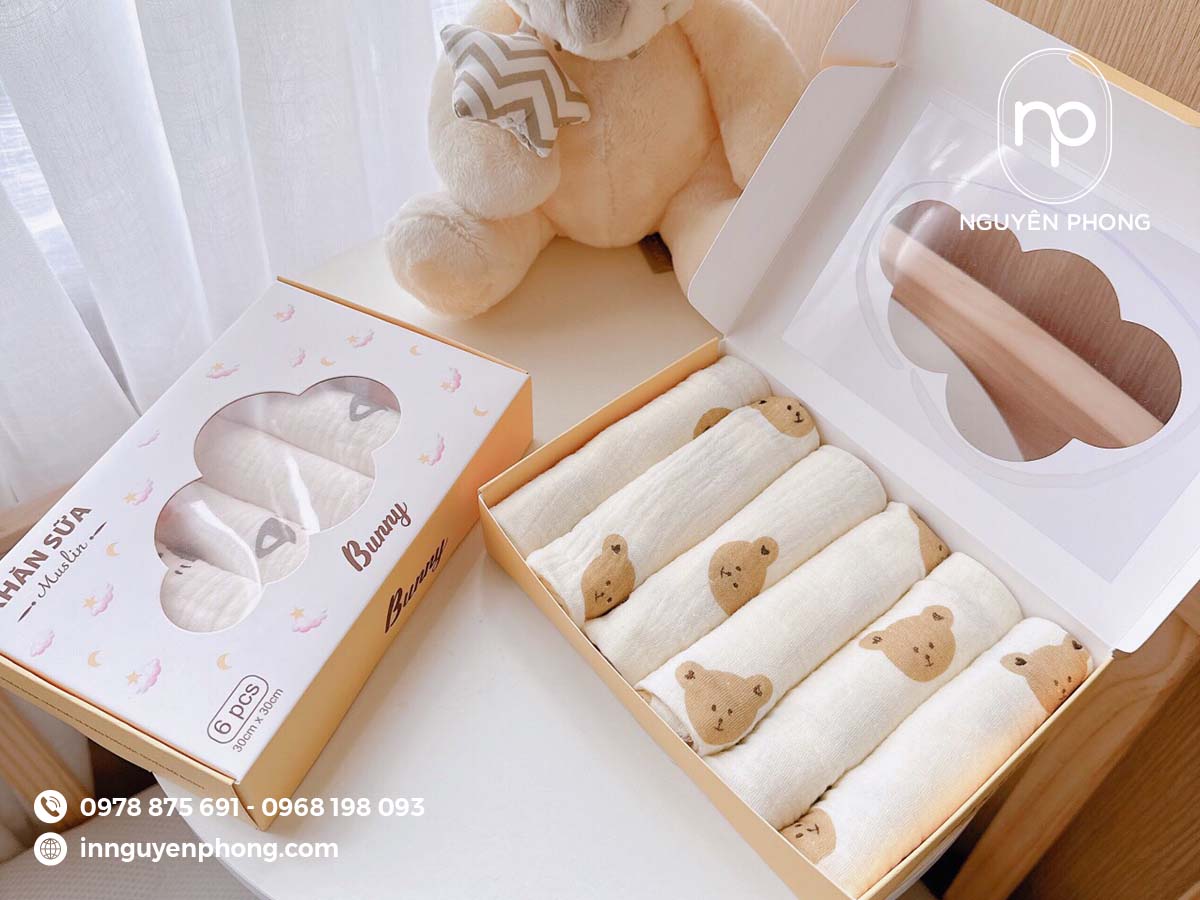 Mẫu hộp đựng quần áo cán màng mica trong suốt